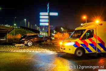 Auto belandt op rotonde Bornholmstraat