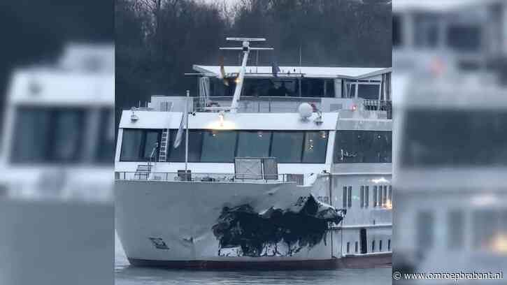 Cruiseschip de Zonnebloem is aangevaren, fors gat in de romp