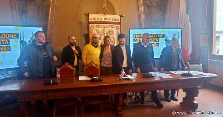 Reggio Emilia, manifestazione antifascista in risposta al presidio di estrema destra: “Non possiamo voltarci dall’altra parte”