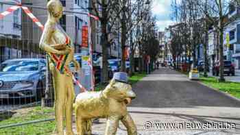 Beeld van naakte man met hond op Hasseltse Kleine Ring staat er opnieuw ... in papier-maché