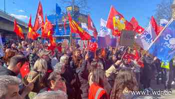 Solidarität mit İmamoğlu: Demo in Düsseldorf