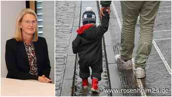 51 Kinder brauchten plötzlich eine Familie: Warum Rosenheimer Pflegeeltern nun mehr Geld bekommen