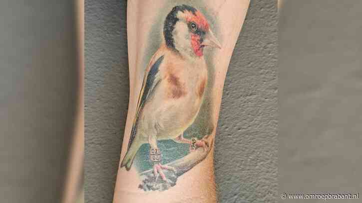 Het vogeltje op zijn arm verbindt Geraldo voor eeuwig met zijn vader