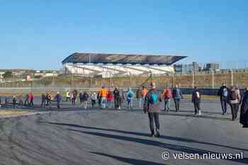 Bijna 6000 wandelliefhebbers voltooien zonovergoten ‘30 van Zandvoort’