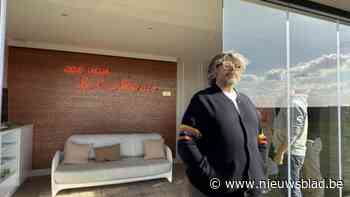 Nieuw kunstwerk van Koen Vanmechelen in Truiense Bloesembar: “Het echte kunstwerk is het veld”