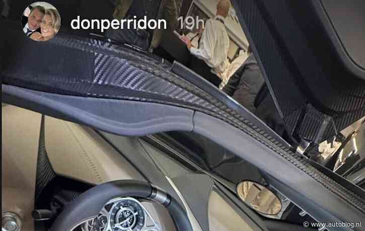 Perridon gluurt bronstig naar Bugatti Tourbillon bij Bugatti Rotterdam