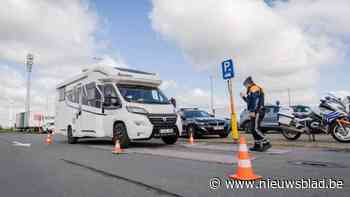 Politie houdt preventieve weegactie voor campers: “Het is confronterend en misleidend, hoe snel je overladen bent als je op reis vertrekt”