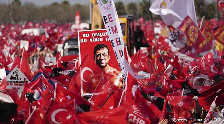 Turchia, manifestazione a Istanbul per la liberazione di Imamoglu: “Siamo due milioni”