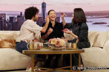 Benny Blanco attempts to do Drew Barrymore's makeup with Selena Gomez: 'What's this thing?'