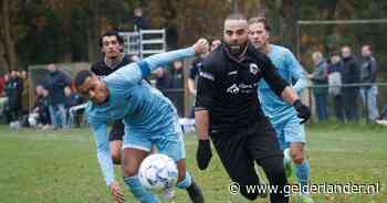 Doelpunt van het jaar? Bennekom-aanvaller baart opzien met goal vanaf de aftrap: ‘Schieten, Souf! Die keeper staat niet op te letten’