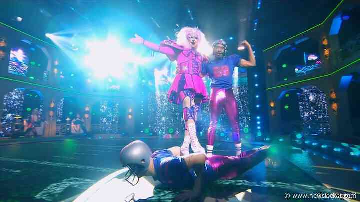 Lucy Noballs geeft grote hints weg van identiteit met lip sync van ‘Training Season’