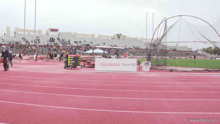 After battling injuries, Texas hurdler Kendrick Smallwood captures Texas Relays title