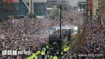 Hundreds of thousands celebrate Newcastle cup win with parade