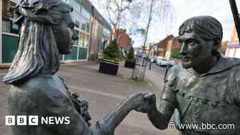 Robin Hood and Marian reunited as statue repaired