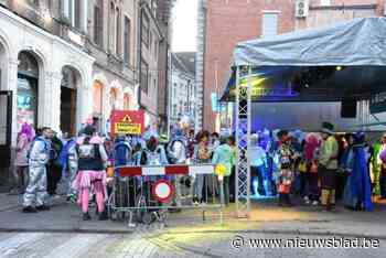 CARNAVAL HALLE. Eerste feestnacht lokte naar schatting 20.000 feestvierders