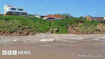 Erosion plan to 'buy time' for cliff-top homes