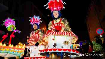 Van boeven tot muurbloempjes: 50 verlichte wagens trekken door Breese straten tijdens lichtstoet