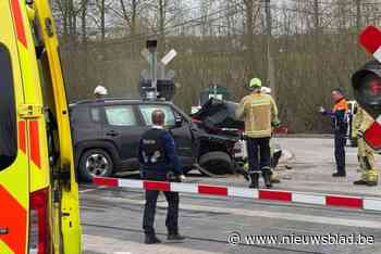 Auto aangereden door trein: spoorverkeer onderbroken tussen Gent en Zottegem