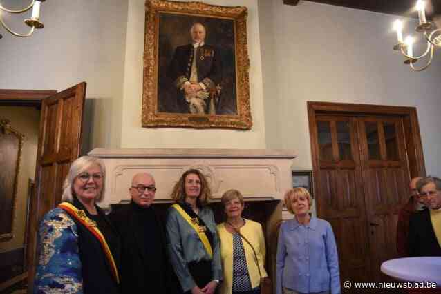 Portret voormalig burgemeester door familie aan stad geschonken