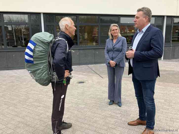 Wandelaar Frank Boerebach bezoekt Purmerend tijdens indrukwekkende missie “175 dagen alle 342 gemeenten van Nederland”
