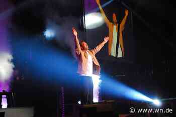 Psychologie-Entertainer Leon Windscheid wird vom Publikum gefeiert