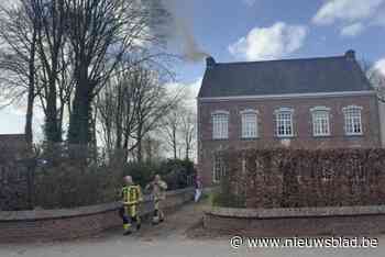 Veel rookontwikkeling door schouwbrand in oude pastoriewoning