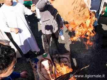 Finisce il Ramadan e i pro Pal ne approfittano per bruciare la foto di Meloni