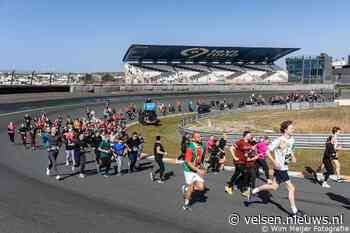 Emmanuel Kibet en Ineke van Koldam winnaars Zandvoort Circuit Run; 18000 deelnemers aan start van sportief volksfeest