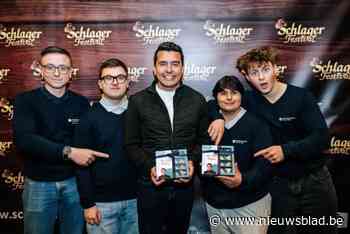 Deze leerlingen zijn zo hard fan van Jan Smit, dat ze een praline voor hem ontwikkelden: “Wit met goud, om zijn gouden platen te eren”