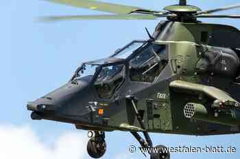 Kampfhubschrauber im Tiefflug
