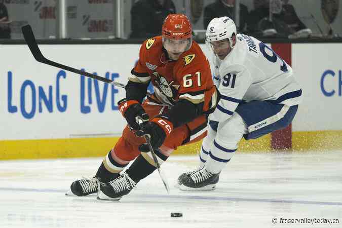 Steven Lorentz scores tiebreaker, Maple Leafs hold off Ducks 3-2 to increase their Atlantic lead