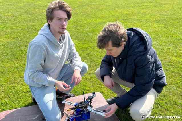 Studenten wijken met hun quadcopter-drones uit naar Merchtem: “In Brussel is het moeilijk om hen te testen gezien de vele restricties voor drones”