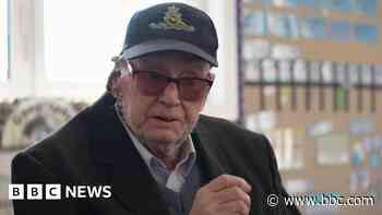 WW2 veteran asks children to 'choose peace'