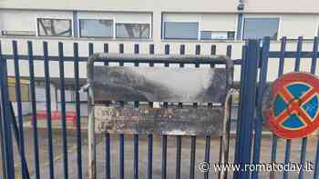 Bruciata la targa consiliare del IX municipio: "Atto di inciviltà, non ci facciamo intimidire"