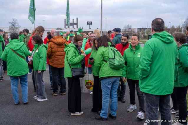 Mechelse stakingskaravaan houdt halt bij drie bedrijven: “Ongenoegen uiten naar politiek, maar ook naar werkgevers”