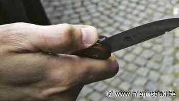 Twintiger riskeert 1 jaar cel omdat hij ex-vriendin bedreigt met mes: “Hij kerfde in de tafel”