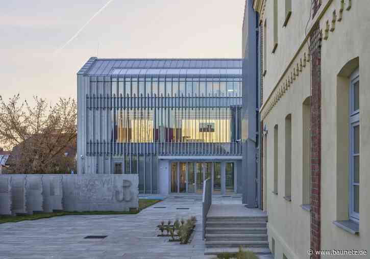 Waldrand aus Stahl - Museum in Polen von Tremend Studio