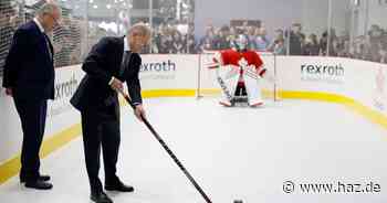 Hannover Messe: Olaf Scholz spielt Eishockey - und warnt vor Zöllen