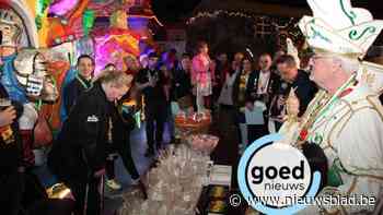 Deken Cornelissis doopt drie nieuwe carnavalswagens in Hasselt