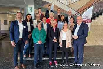 Schulministerin besucht Agnes-Neuhaus-Berufskolleg in Büren