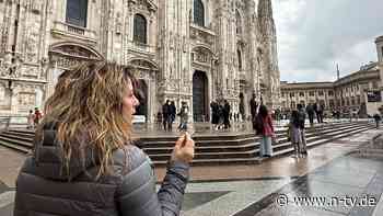 Denkmal ziert riesige Zigarette: Wie gehen Mailänder mit dem Draußen-Rauchverbot um?