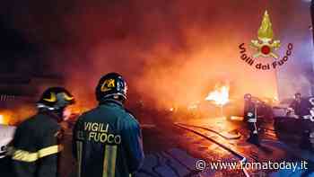 L'incendio alla concessionaria Tesla di Roma potrebbe essere doloso