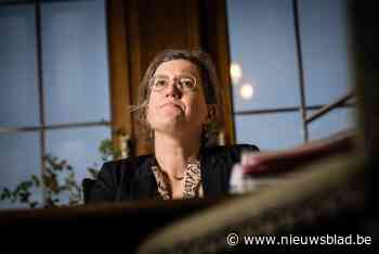 Molenbeeks burgemeester Catherine Moureaux (PS) blijft nog een maand langer afwezig: “Uiterst moeilijke beslissing”