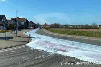 Tractor trekt oliespoor