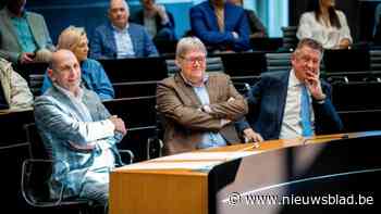 Laatste drie Limburgse burgemeesters leggen eed af, eentje is te laat: “Door een worstenbroodje”