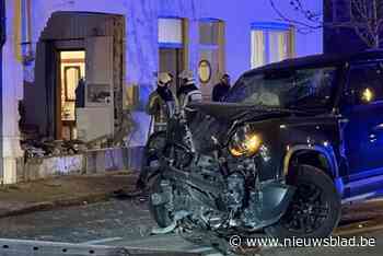 Zware terreinwagen boort zich door gevel van rijhuis in Brugge: “We werden letterlijk uit ons bed geschud”