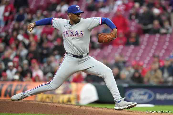 Reds ride De La Cruz's big game to thump Rangers 14-3