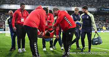 Vrees voor ernstige blessure Jasper Cillessen: doelman na botsing met ambulance afgevoerd