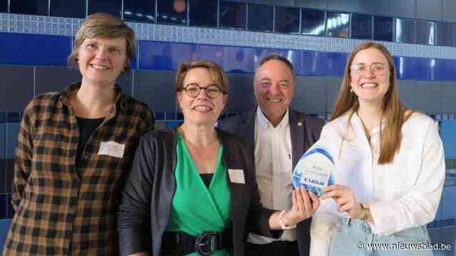 Retiese ontwikkelingswerker bouwt ecologisch toilet in Oeganda: “Ontlasting in open lucht is hier nog altijd de norm”