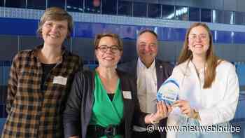 Retiese ontwikkelingswerker bouwt ecologisch toilet in Oeganda: “Ontlasting in open lucht is er nog altijd de norm”